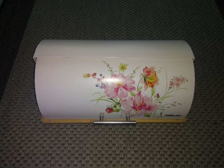 Продам хлебницу Agness деревянную с металлической крышкой