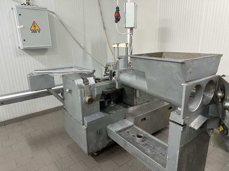 Машина за разфасоване на краве масло 125 гр