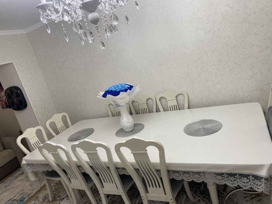 Стол со стульями