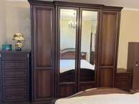 Продам спальный гарнитур из пяти предметов в отличном состоянии
