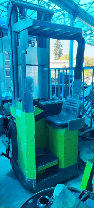 Електрически палетен повдигач