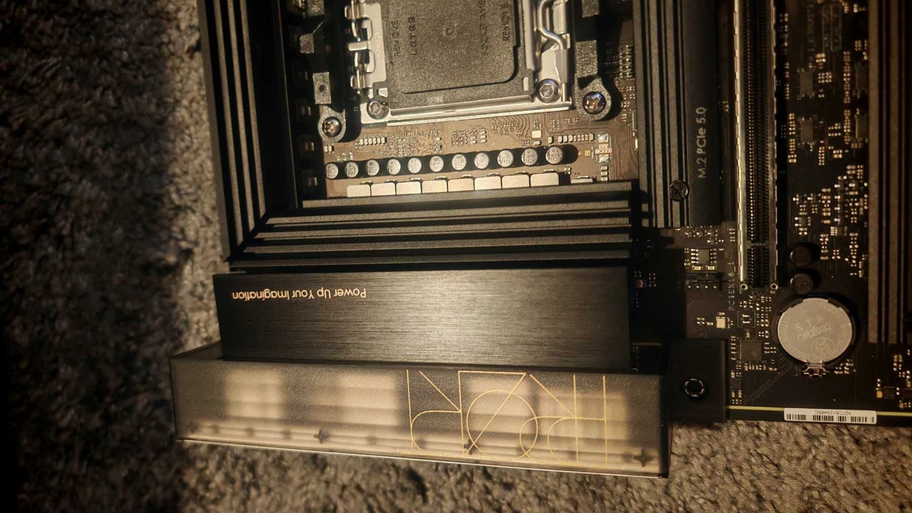 ASUS ProArt B650-Creator АМ5 + Ryzen 7 9700X, осемядрен (3.8/5.5GHz]