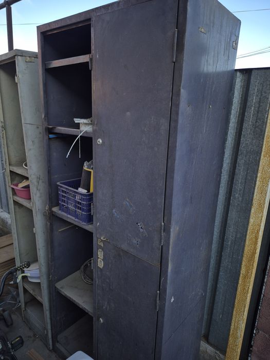 Металлический шкаф