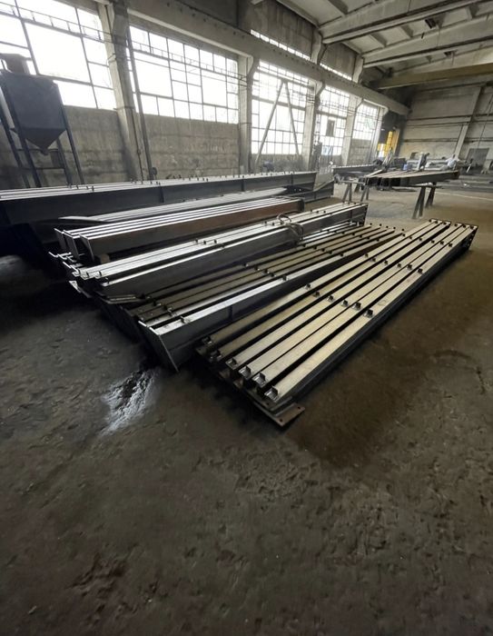 Vand urgent structura metalica 14x35m sau 7x50m cu prindere suruburi