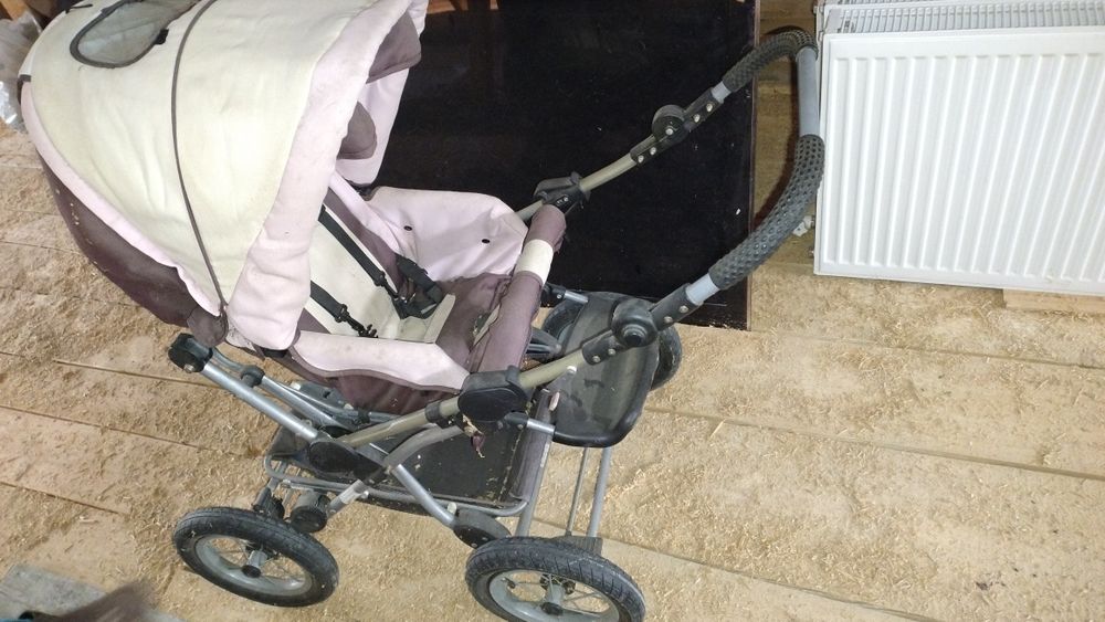 Cărucior pentru bebeluși