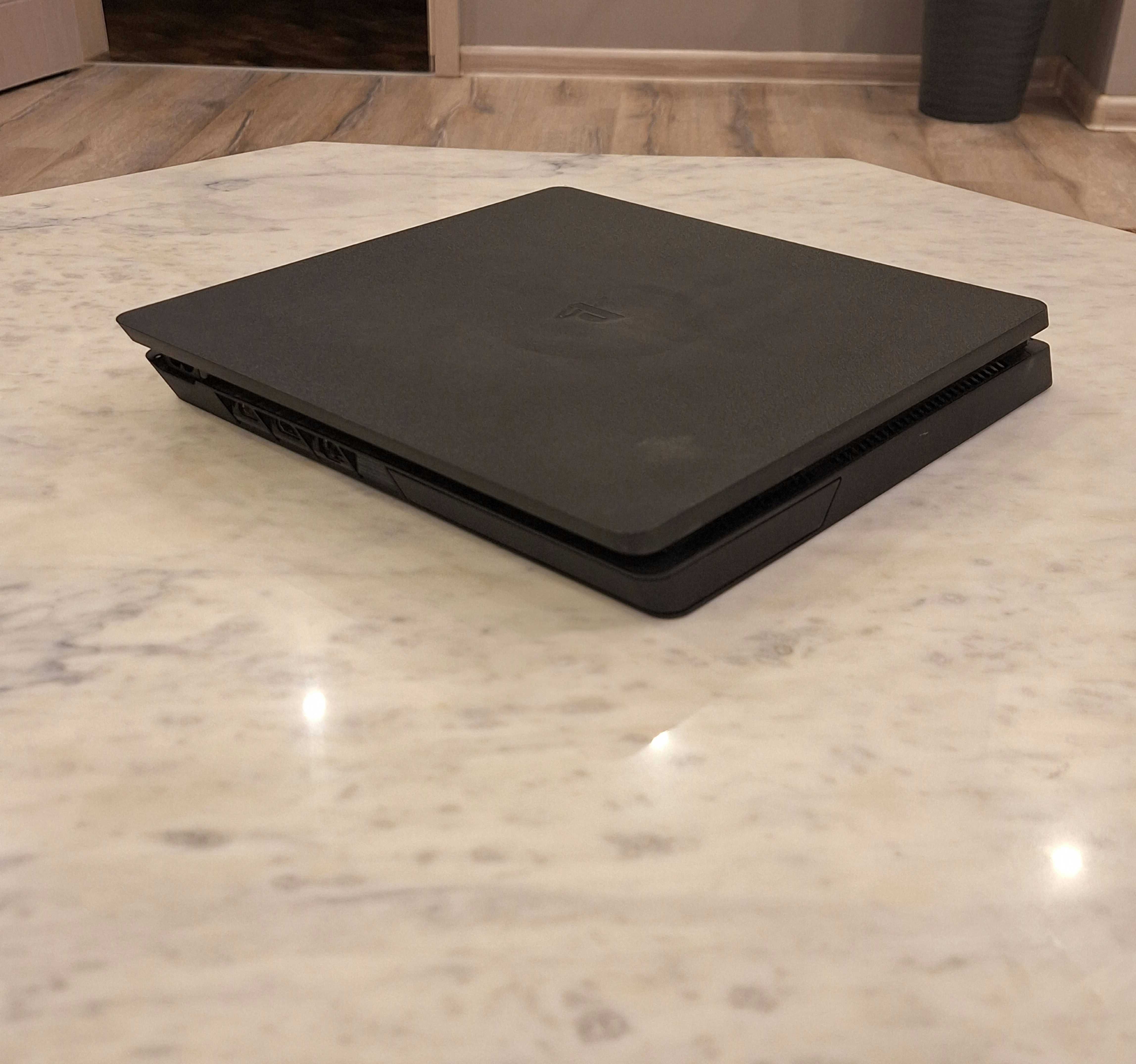 PlayStation 4 Slim 512GB с подарък
