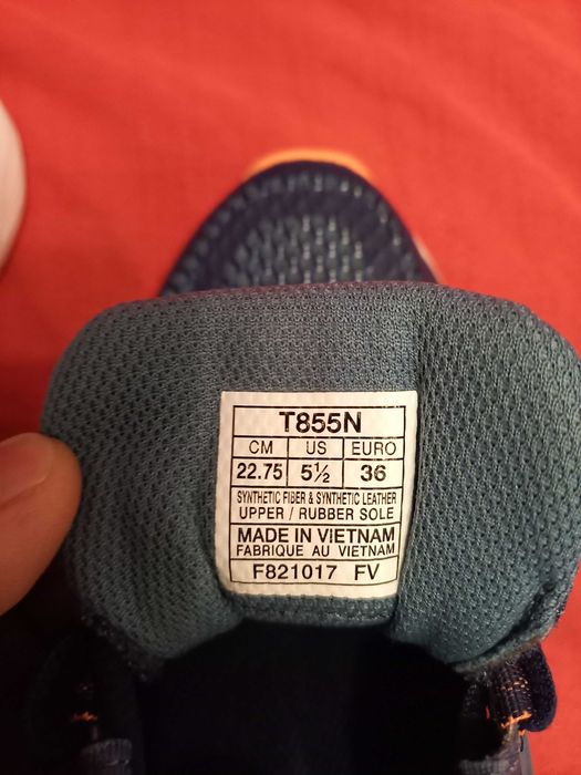 Продавам детски маратонки ASICS