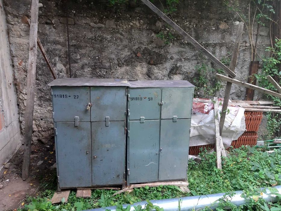Banc de lucru si dulapuri metalice