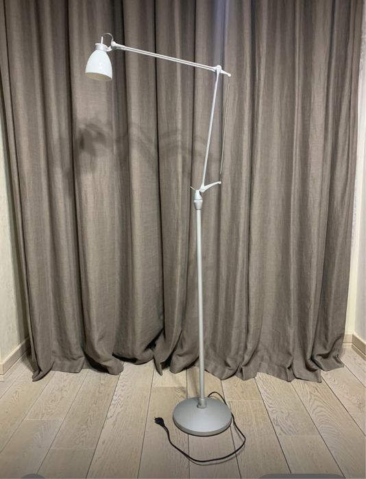 Продам напольную лампу 180 см