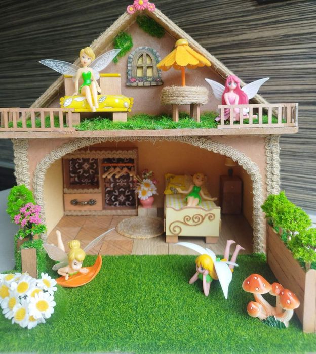 Дървена къща за кукли