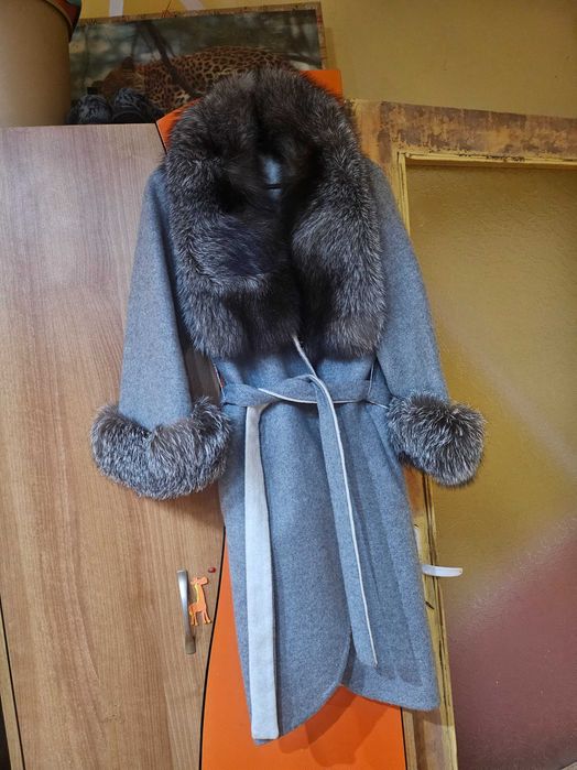 Дамско палто алпака и естествен косъм.