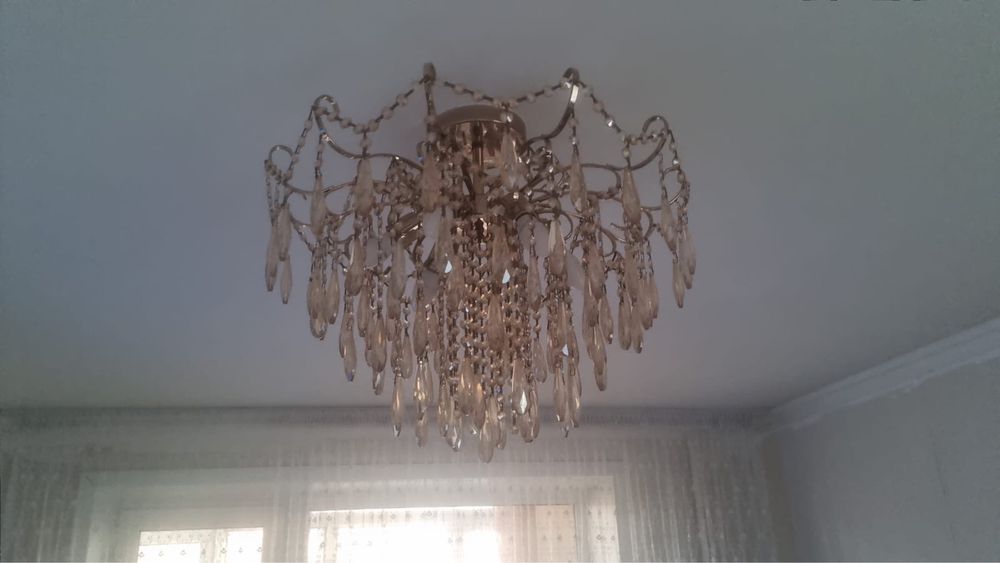 Люстра с ласпочками потолочная