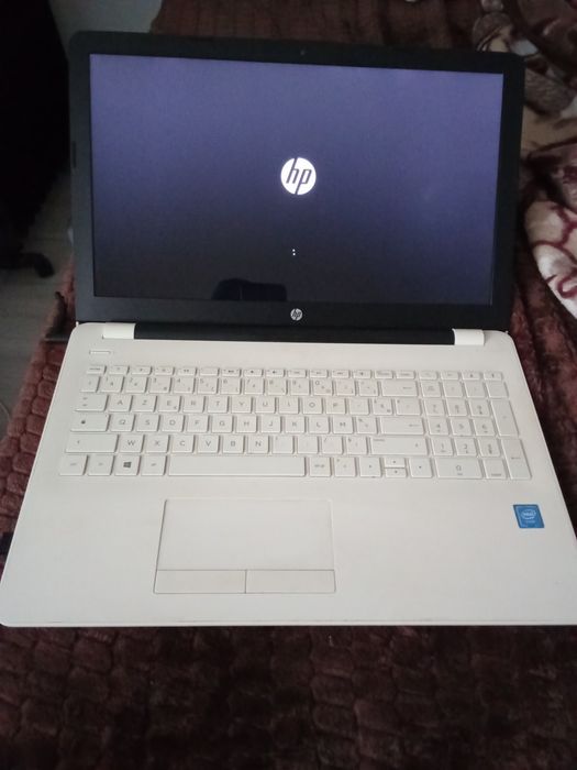 Vând leptop HP  cu încărcător