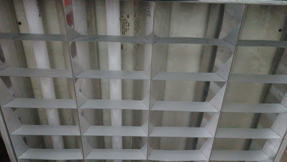 Vand/Schimb corpuri de neon fluorescent