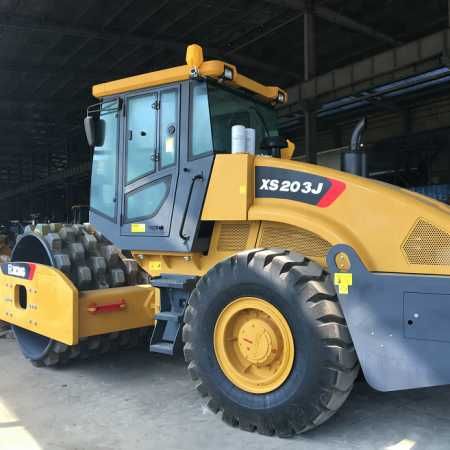 Грунтовый одновальцовый каток UZXCMG XS203J Ширина барабана 2130мм