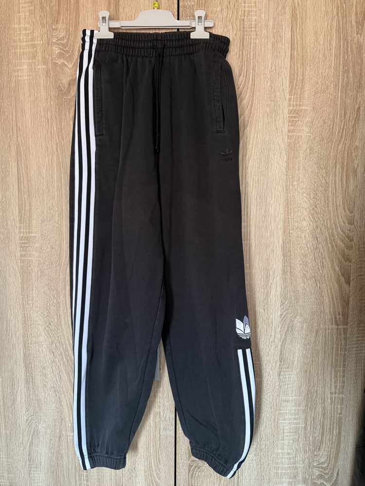 Анцузи Nike, Adidas