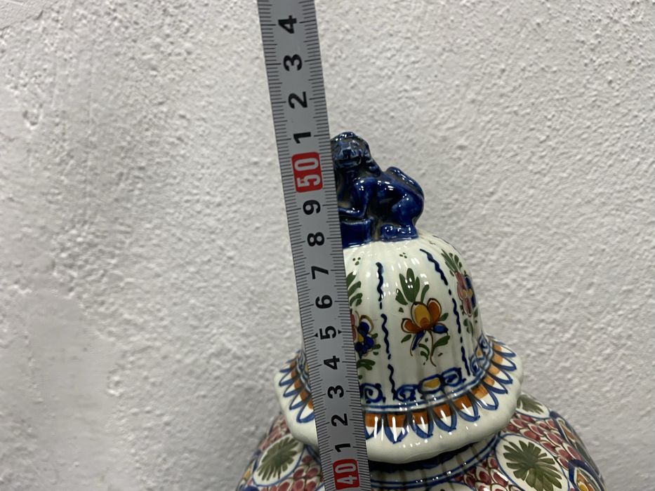 Голямахоландска ваза с капак на Delft