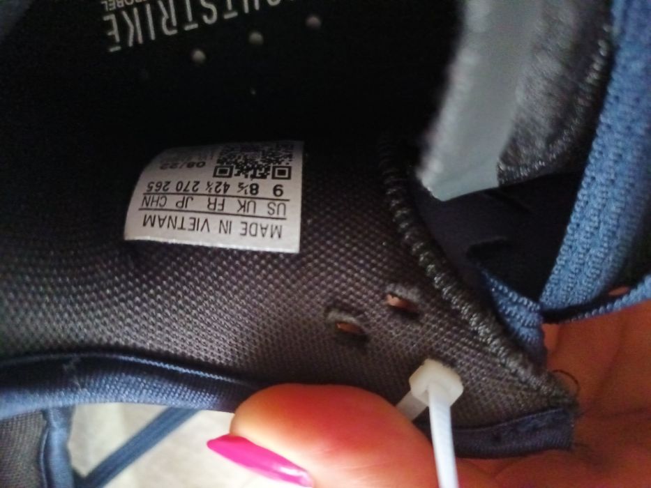 Vind pantofi sport Adidas originali