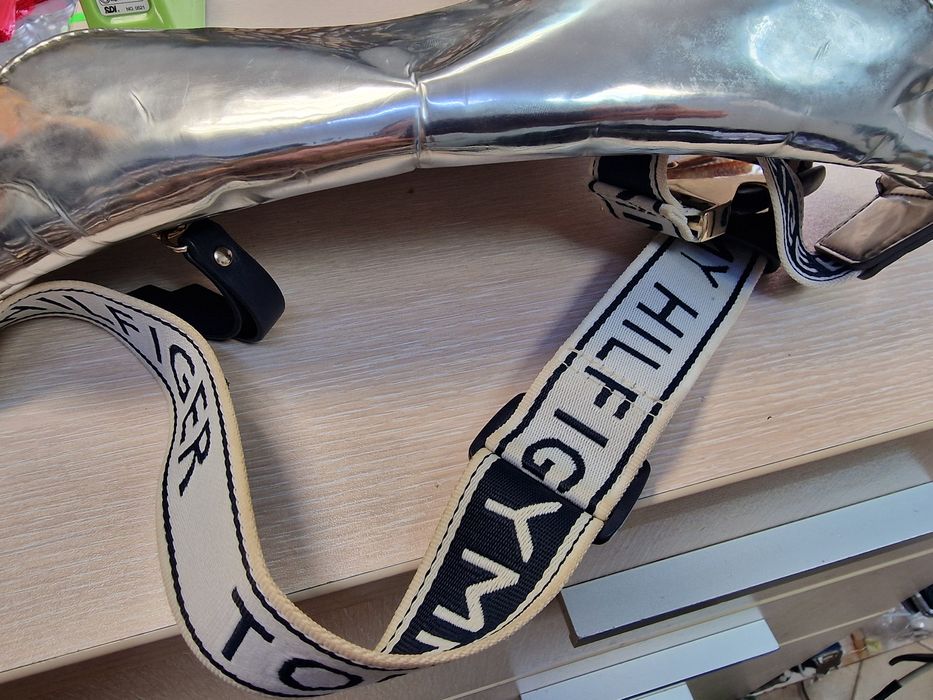 Tommi Hilfiger дамска паласка металик