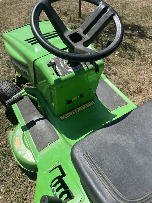 Tractoras Gazon Iarba 12CP cu cos Impecabil