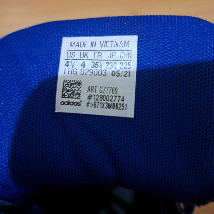 Маратонки адидас