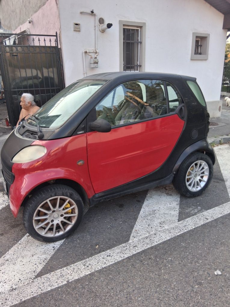 Vând mașină smart