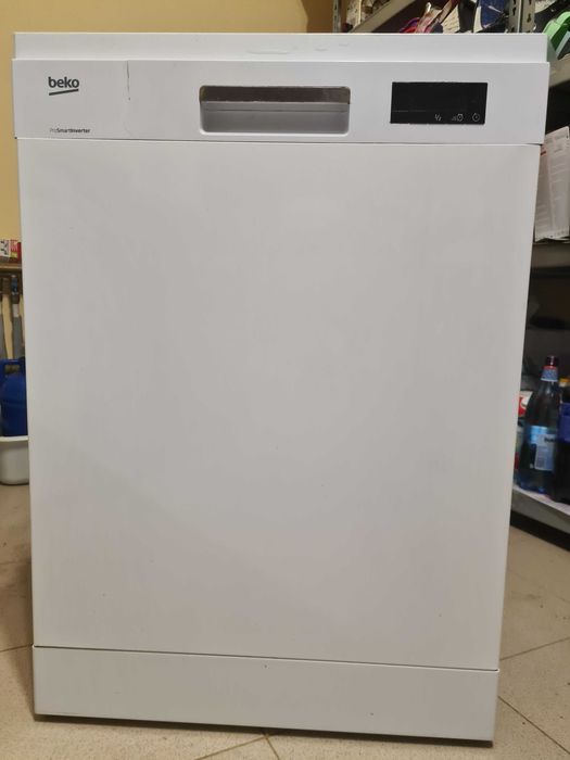 Vand masina de spalat vase independenta Beko DFN 16410W