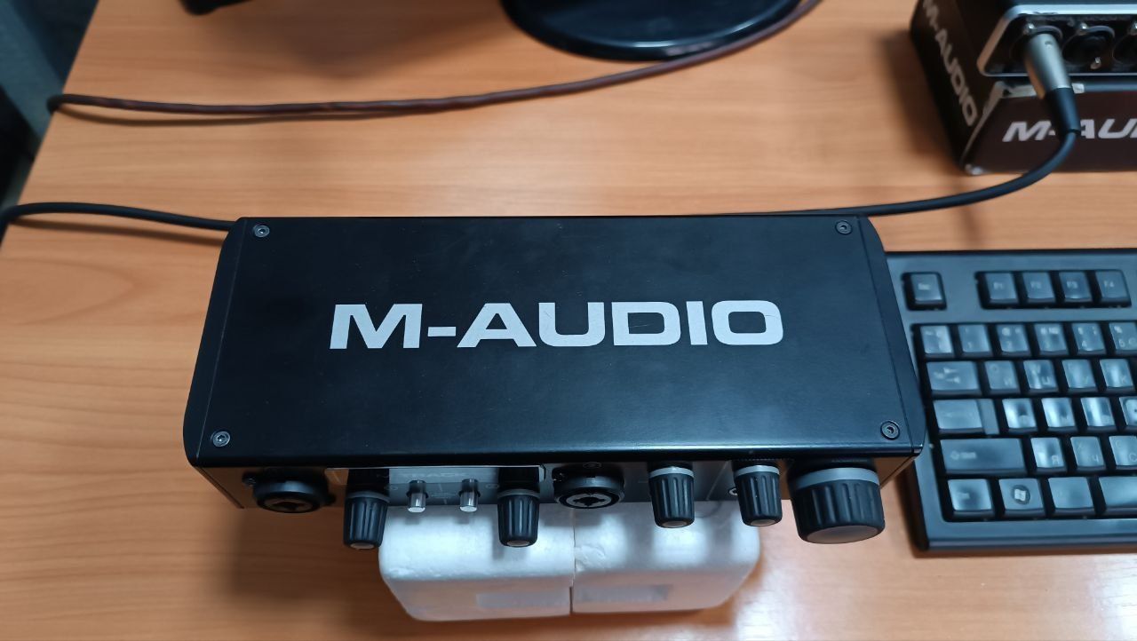 Zvukovoy karta: M-AUDIO M-TRACK PLUS.