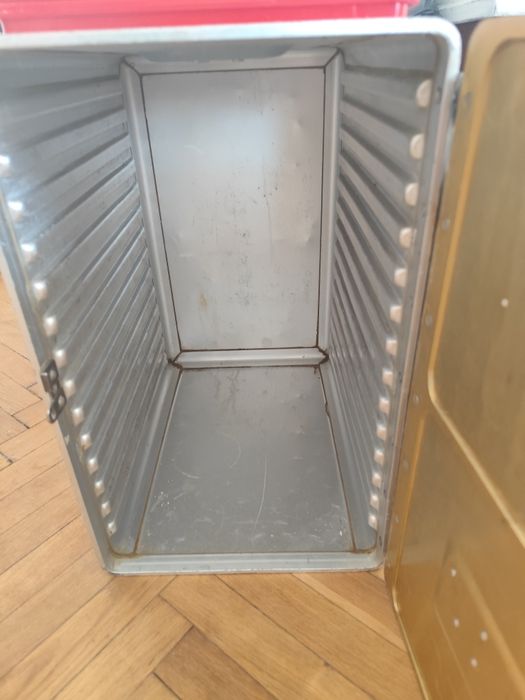 Шкаф за самолетна количка на SAS