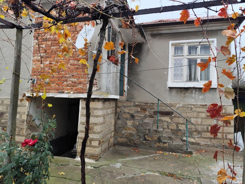 Продавам къща с дворно място в с.Есен,общ. Сунгурларе