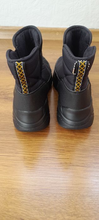 Нови Апрески SKECHERS