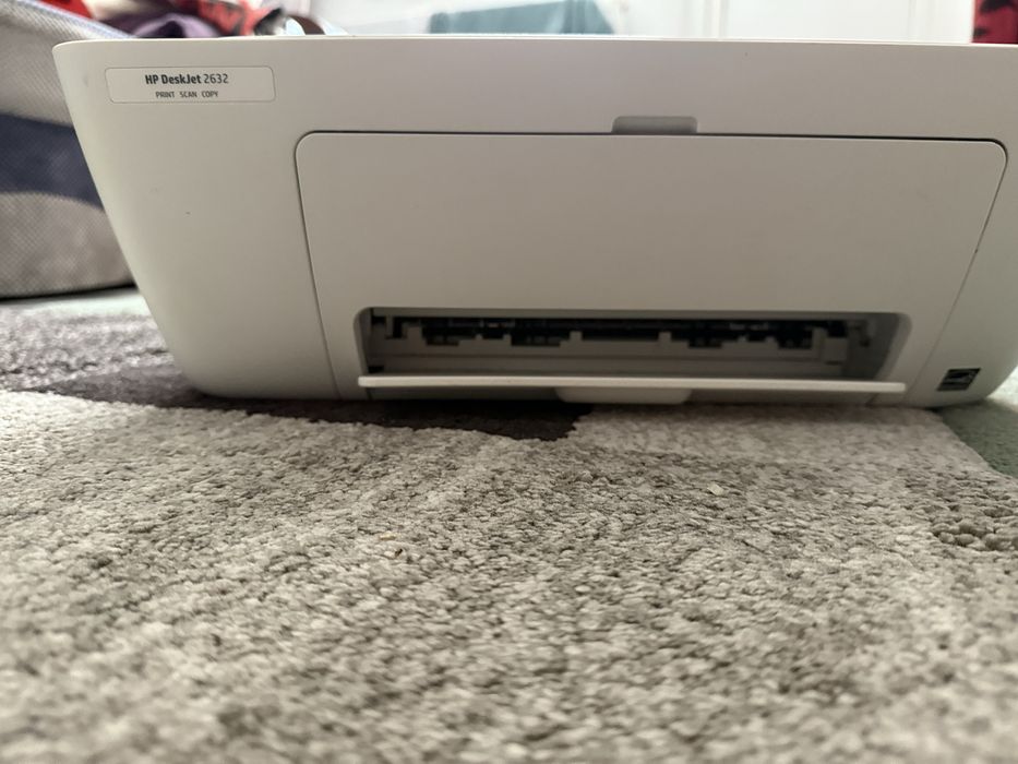 Vând imprimanta HP DeskJet 2632