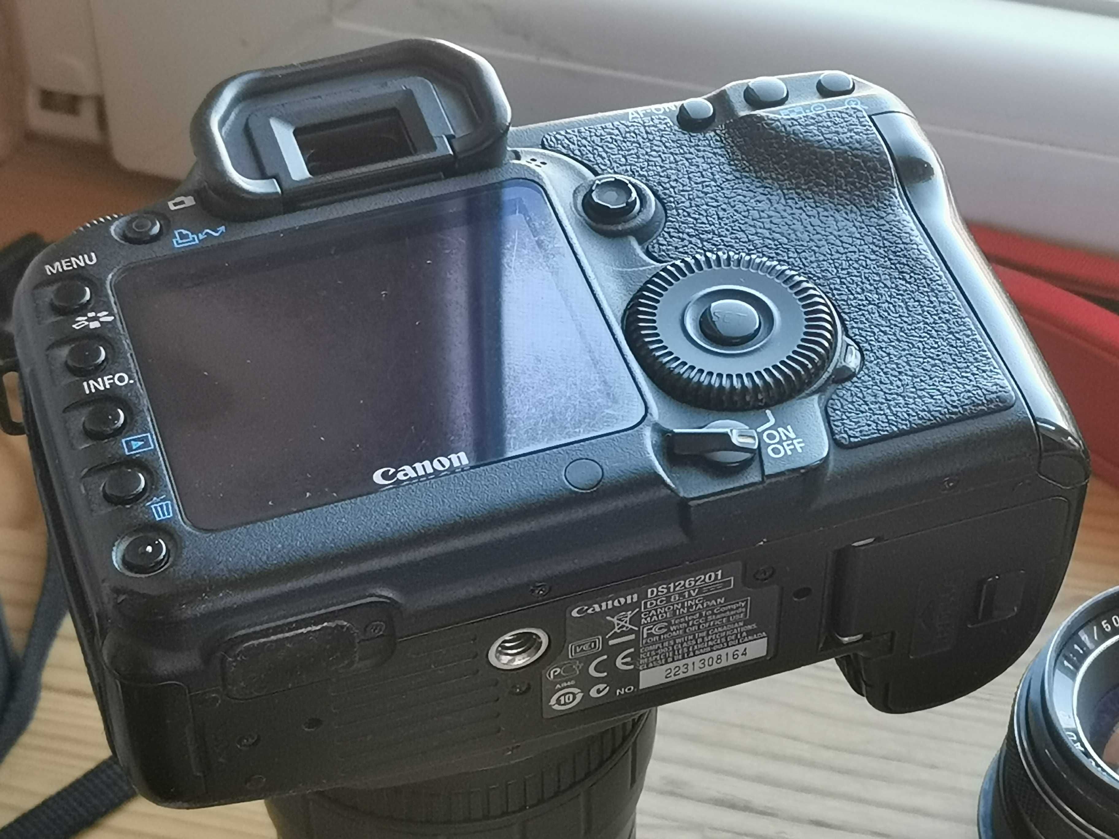 Canon 5D mark II + SIgma 24mm 2.8 + Sigma 70-210 + Reflex 50mm 1.7