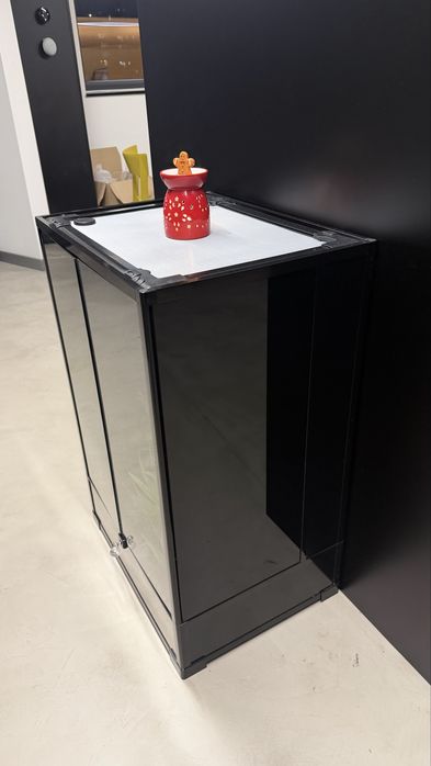 Terariu pentru cameleon – stare foarte bună