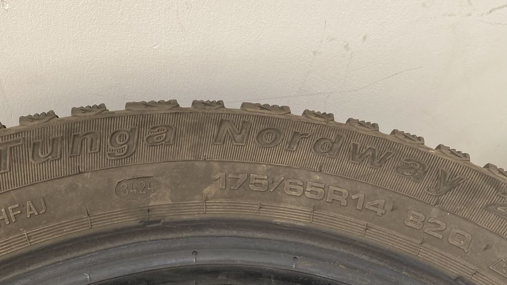 Продаются зимние шины 175/65 R14
