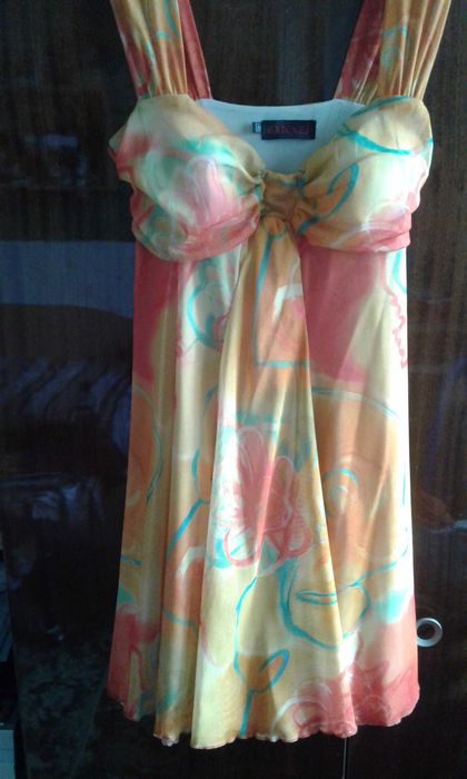 Продавам дамски рокли