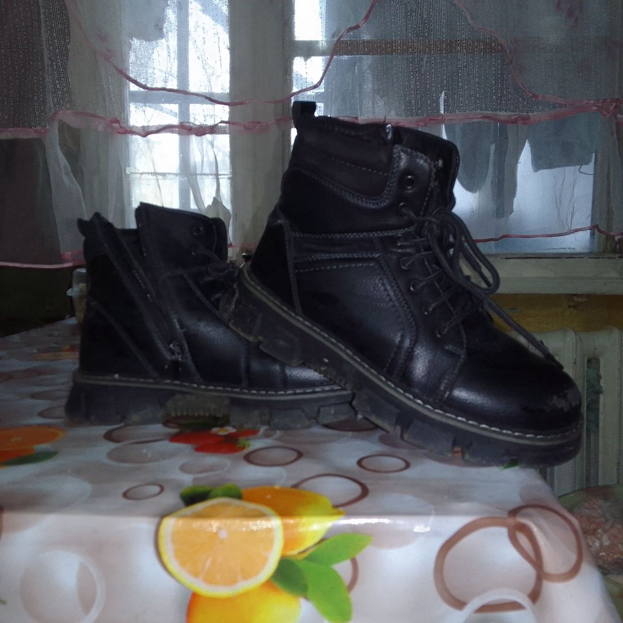 Продам зимние ботинки