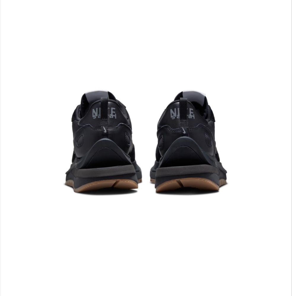 Спортни обувки x Sacai Vaporwaffle Black Gum, черни