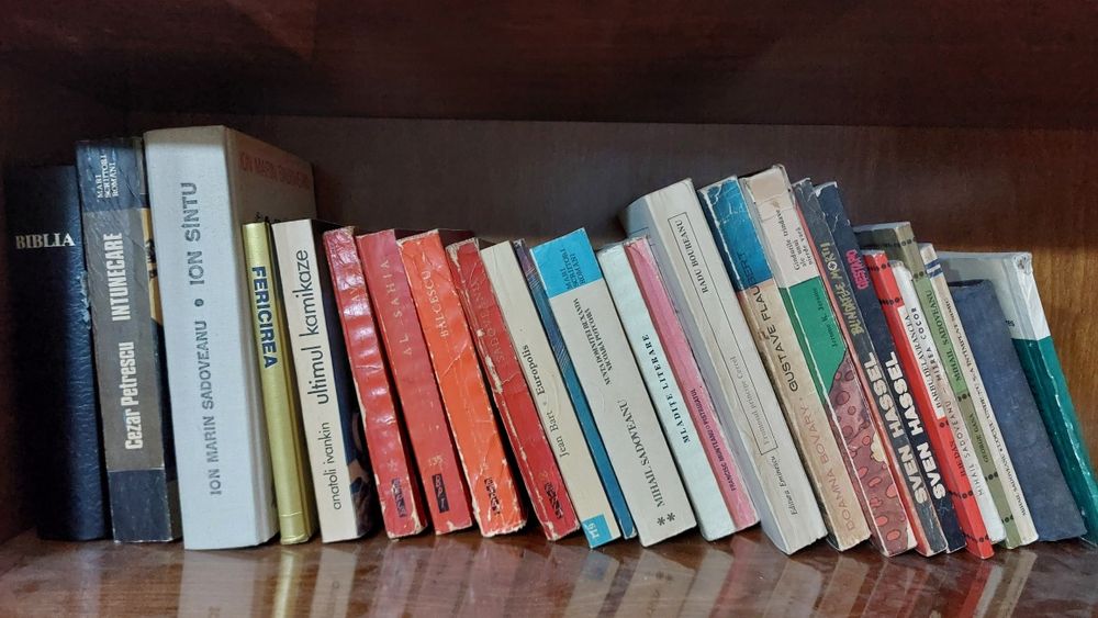 Carti vechi din biblioteca personala