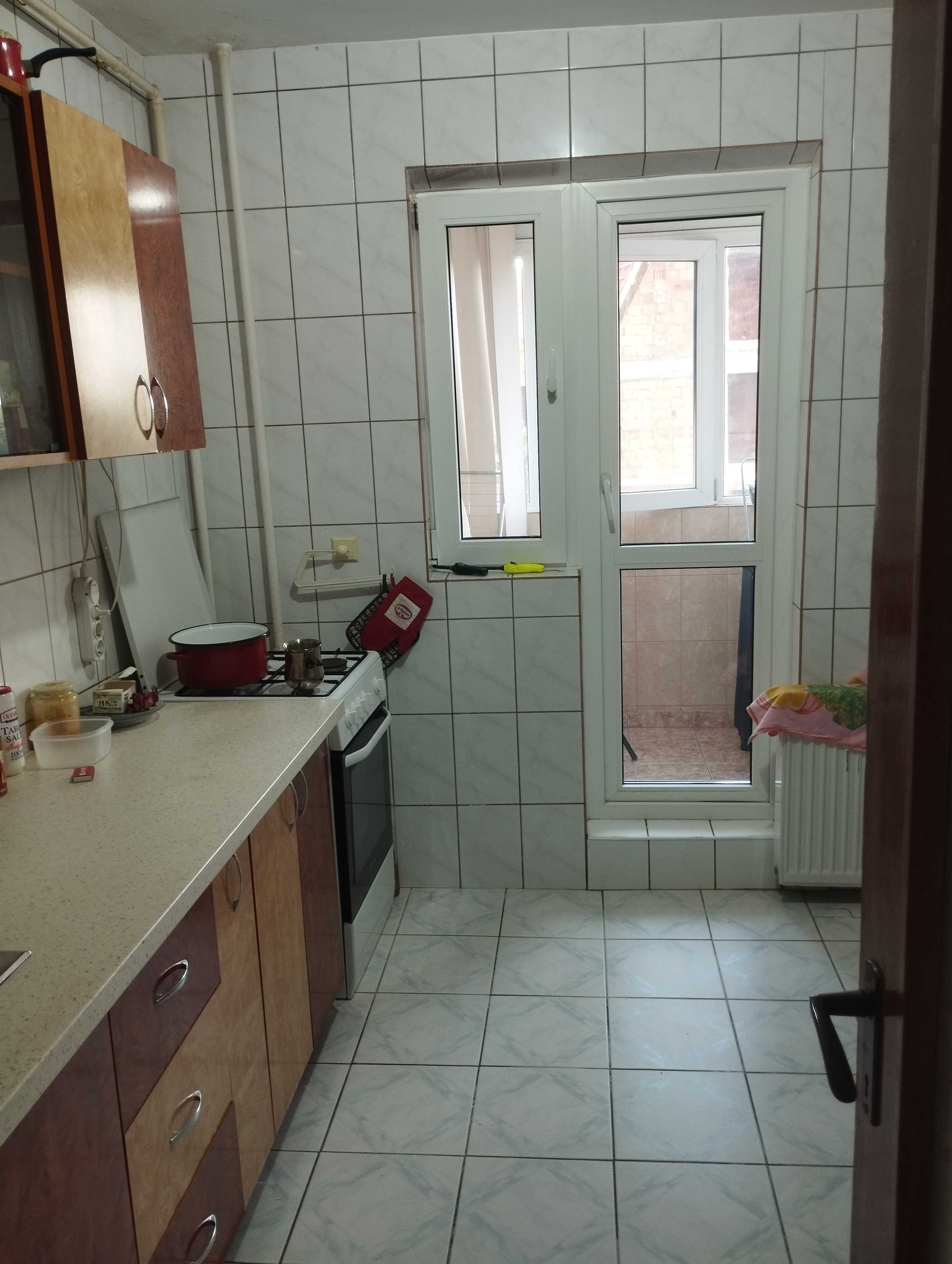 Caut colega apartament