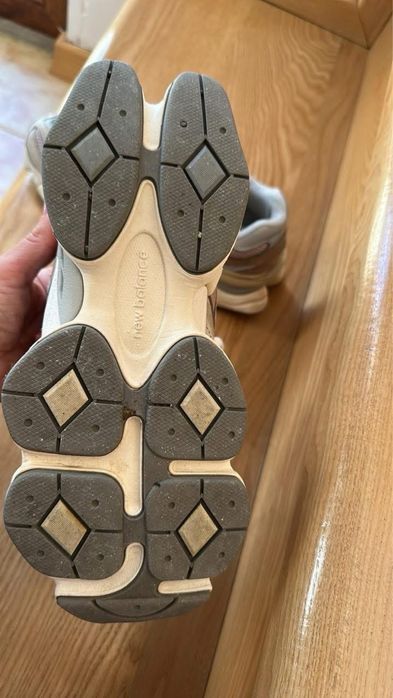 Adidasi  9060 marimea 37,5 stare f buna purtati o luna de zile