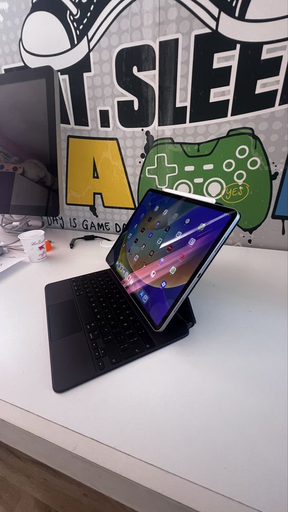 iPad Pro 12.9" - M2 (6th Gen) - Space Gray+apple pencil+magic keyboard