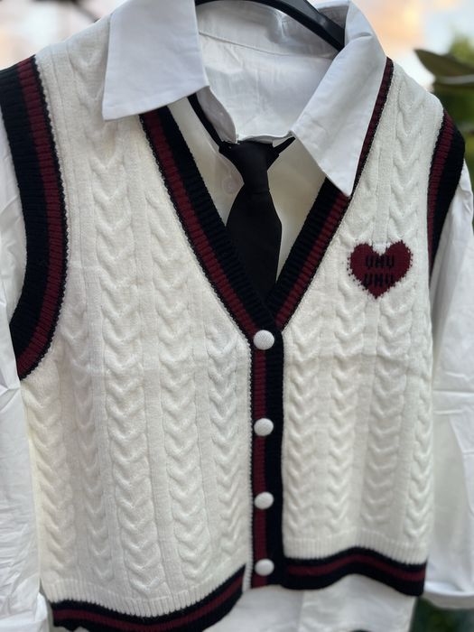 Пуловер , риза и вратовръзка