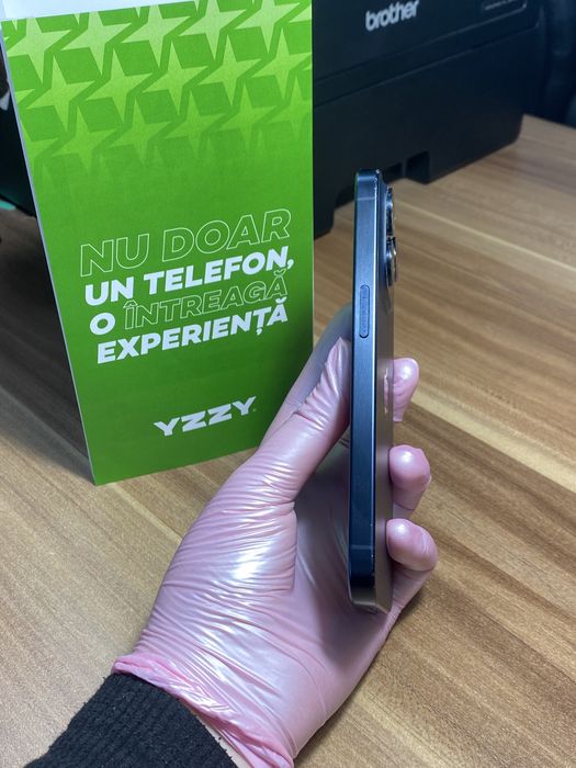 iPhone 15 Pro / 256 GB / Sănătate baterie 90% / Foarte bun