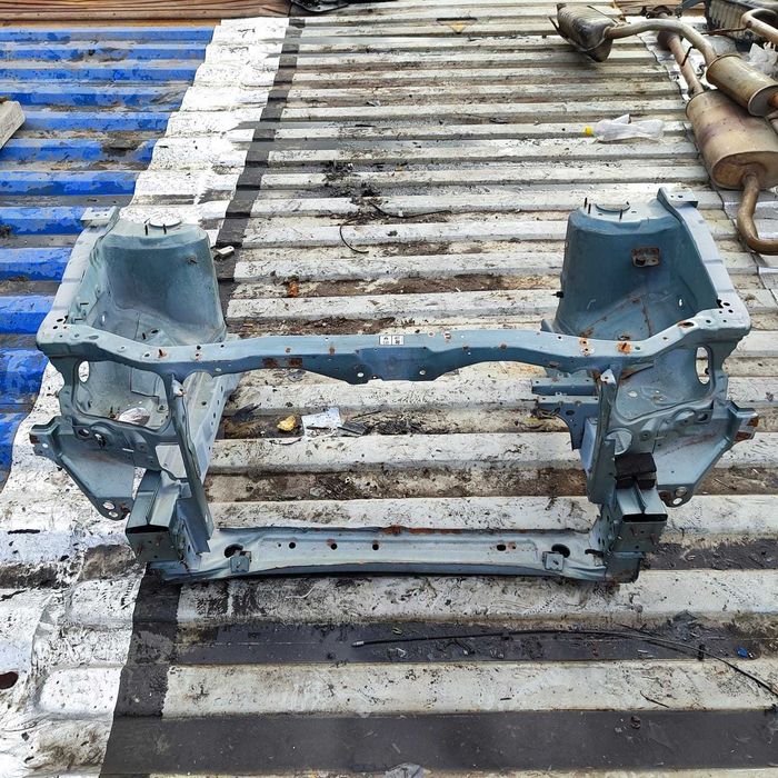 Передняя часть лонжерон телевизор стакан
 Mazda Tribute I 00-07