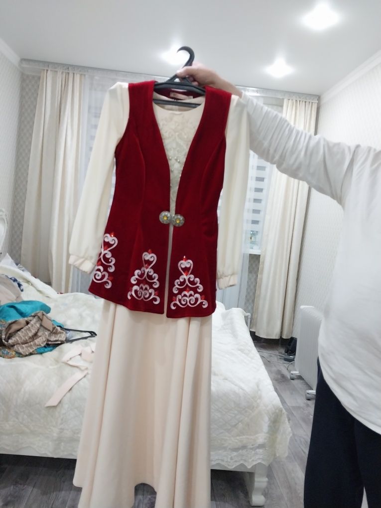 Продам платье и жилетку Казахское Нарядное