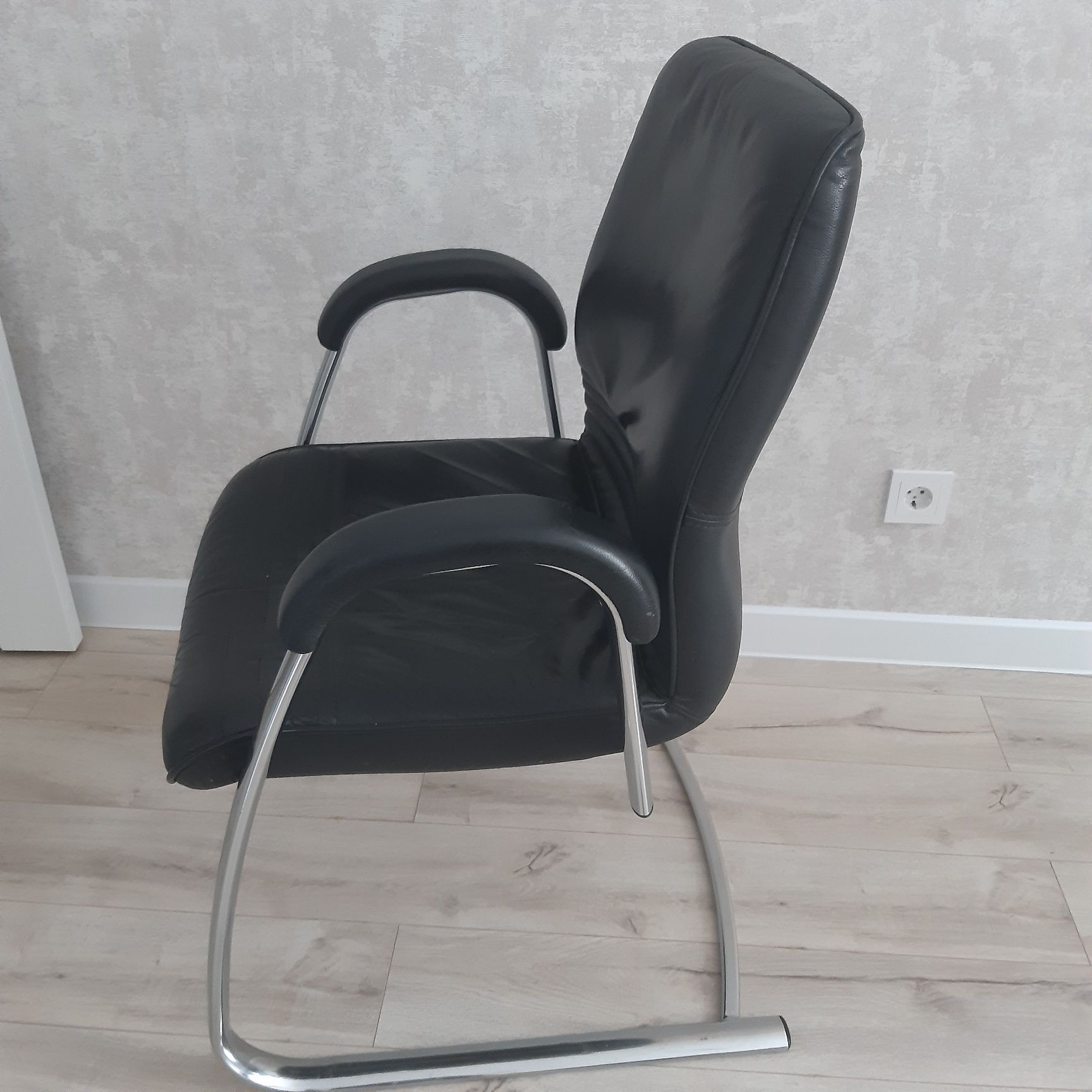 Кресло кожаный 22000