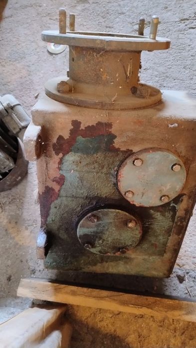 Редуктор с електромотор