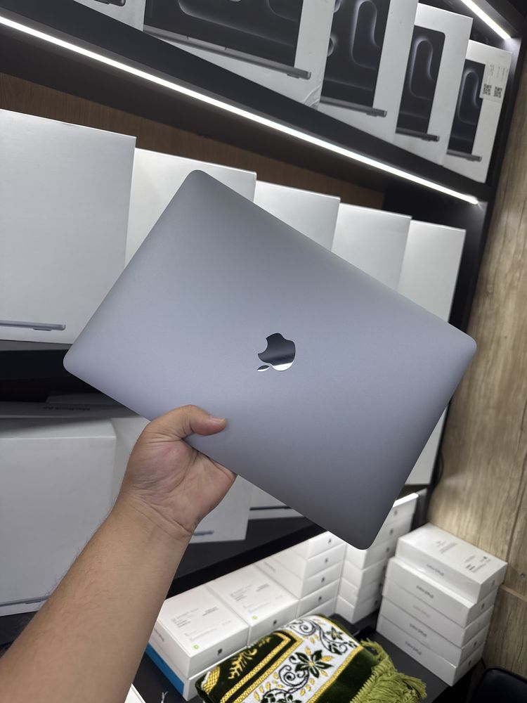 Macbook Air 13 inch M1 8/256 SSD б/у