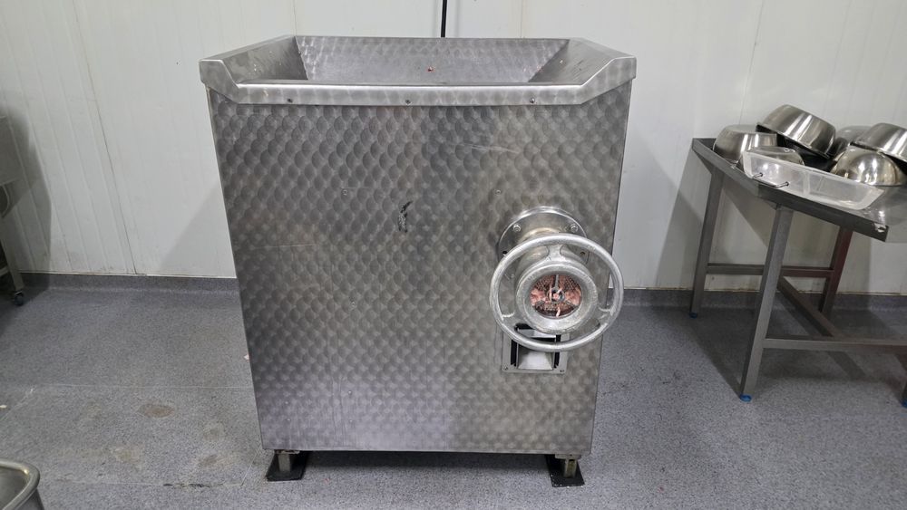 Masina de tocat carne